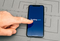 Booking.com CEO专访：今年要给Airbnb带来更多压力