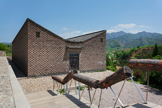 马清运表示,自己对家乡蓝田有很深的感情,"玉山石柴"等作品本来就是给