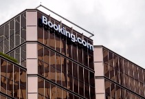 Booking.com主席延长任期，5000多名员工却前途未卜