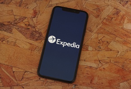 Expedia Q2总预订量同比激增6倍，收入恢复近七成