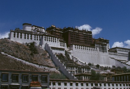 西藏旅游前三季度盈利，郝军辞去董秘职务