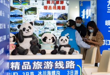 一位小镇旅行社老板的“自救指南” | 春节返乡微观