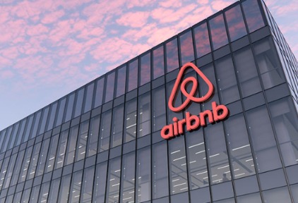 Airbnb实现首个Q1盈利，预计下季度业绩放缓，提出三大战略方向